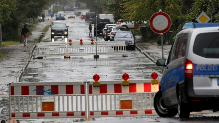 Furtună puternică în nordul Germaniei: Șase morți şi mai mult de zece răniţi. Stare de urgență la Berlin