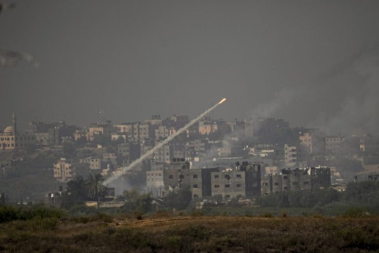 Armata israeliană anunță că a preluat controlul asupra unei tabere de refugiați din Gaza