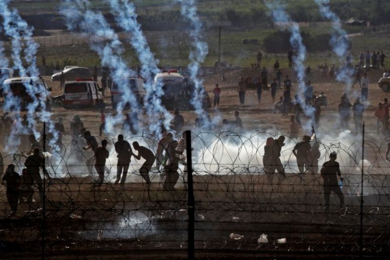 Fâşia Gaza: Zeci de palestinieni răniţi de tiruri israeliene