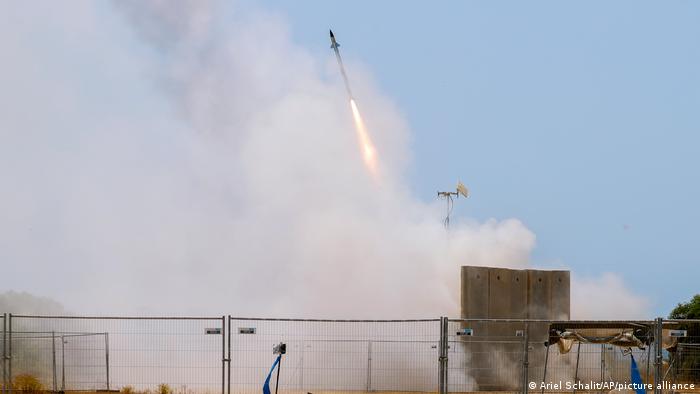 Avioane militare israeliene au bombardat poziţii Hamas din Fâşia Gaza ca ripostă la focuri de armă