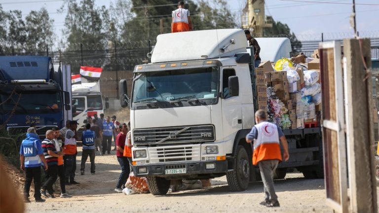 Protestatari israelieni au blocat camioane cu ajutoare ce se îndreptau spre Fâşia Gaza
