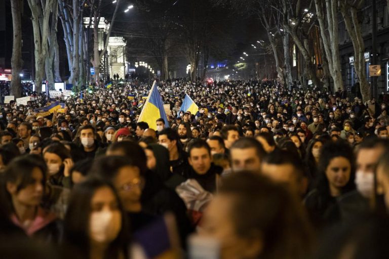 Zeci de mii de persoane au demonstrat la Praga în sprijinul Ucrainei
