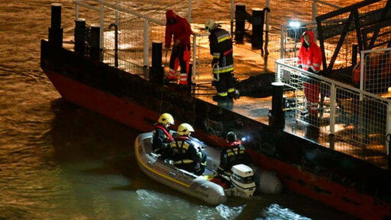 Cel puţin trei morți după răsturnarea unei ambarcaţiuni gonflabile pe fluviul Rin
