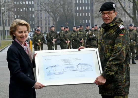 Germania începe reforma în armată prin redenumirea unei cazarme din Hanovra