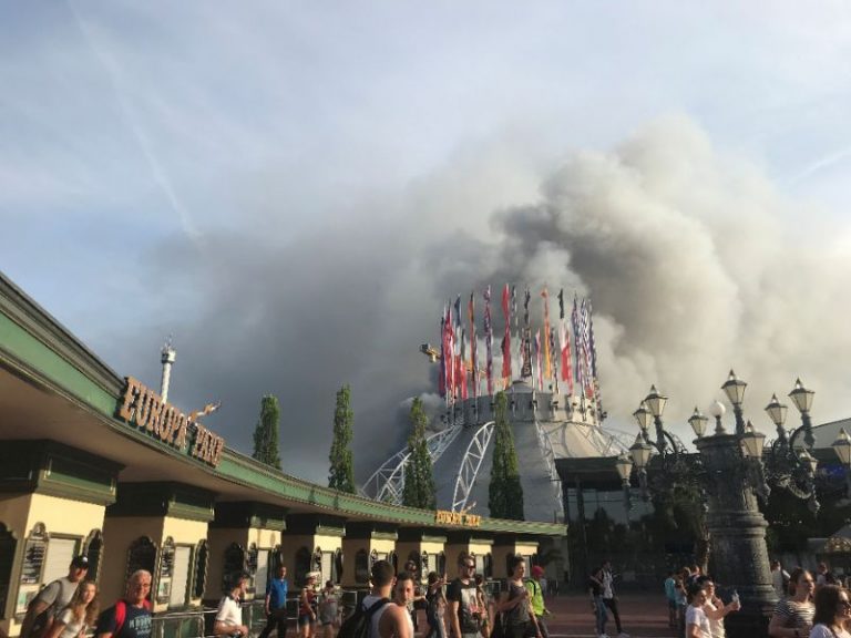 Germania: Şapte pompieri au fost răniţi uşor într-un incendiu la Europa Park