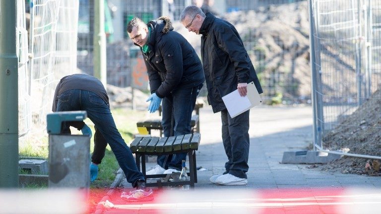 Mormintele a doi poliţişti berlinezi ucişi în timpul serviciului, vandalizate şi profanate cu svastici