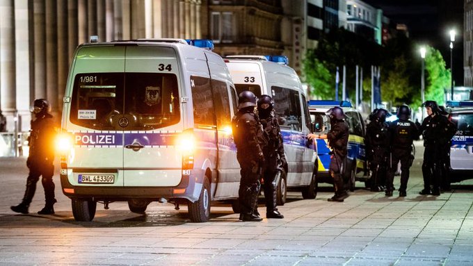 Poliţişti răniţi şi magazine vandalizate în timpul unor confruntări violente la Stuttgart