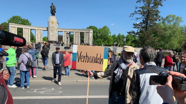 Manifestaţii paşnice la Berlin dedicate marcării a 77 de ani de la încheierea celui de-al doilea Război Mondial