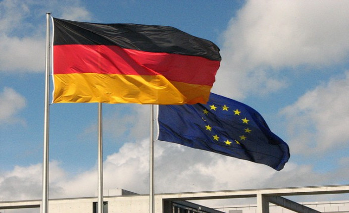 UE salută decizia social-democraţilor germani de a începe negocierile oficiale cu Angela Merkel