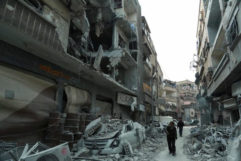 Siria : Luptătorii rebeli au început să părăsească enclava Ghouta