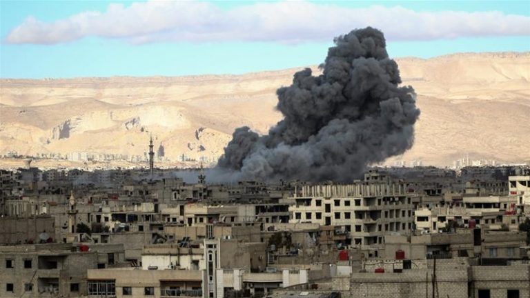Siria : Opt civili au fost ucişi într-un raid aerian asupra oraşului Douma
