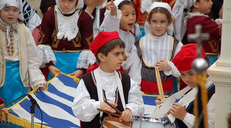 Grecia sarbătorește Paştele ortodox după ‘calvarul’ unui deceniu de criză
