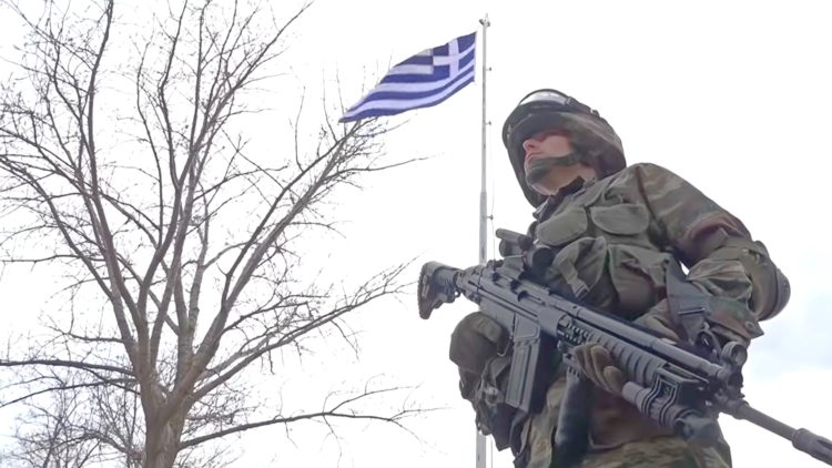 Grecia prelungeşte stagiul militar obligatoriu