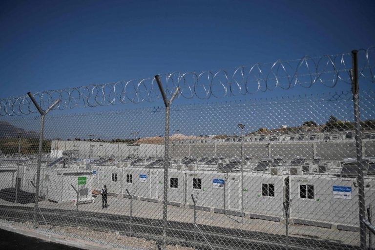 Primul centru ‘închis cu acces controlat’ pentru migranţi din Grecia, inaugurat pe insula Samos