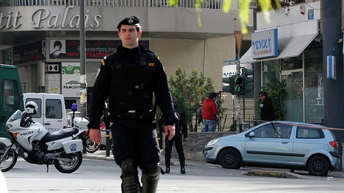 Ziarist grec, împuşcat mortal la Atena