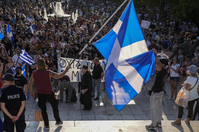 Manifestații în Grecia împotriva vaccinării obligatorii a angajaţilor din sistemul sanitar