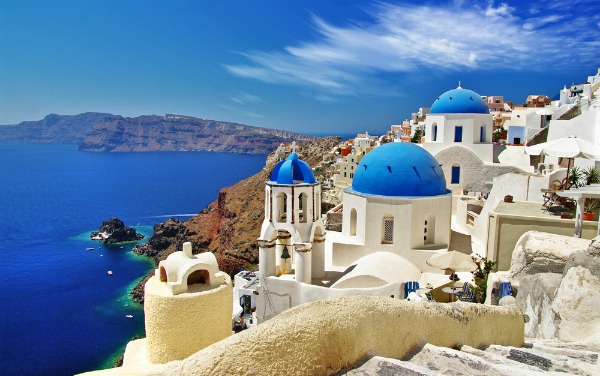 Intemperiile naturii au “suspendat” vara în Grecia