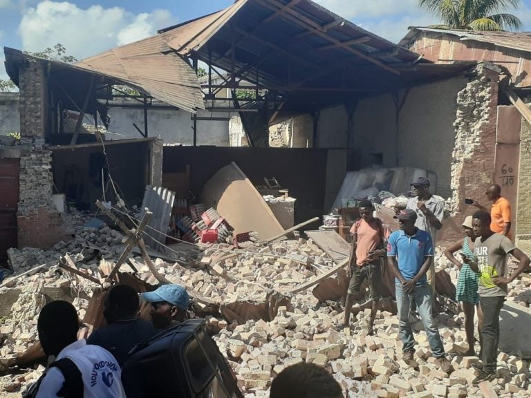 Cel puţin 1.400 de morți în urma cutremurului din Haiti. Căutările supravieţuitorilor, îngreunate de furtuna tropicală Grace