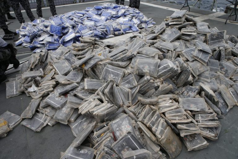Un fost militar din Royal Navy conducea o reţea de traficanţi de droguri în Spania