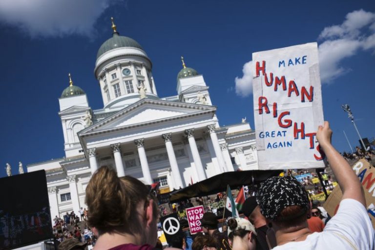 Manifestații la Helsinki înaintea summitului Putin-Trump