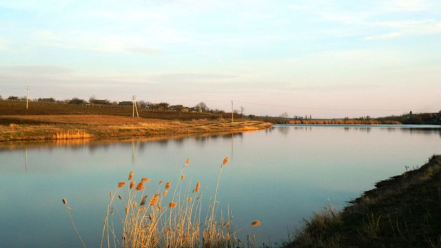 Ucraina sistează lucrările privind construcţia hidrocentralelor de pe râul Nistru