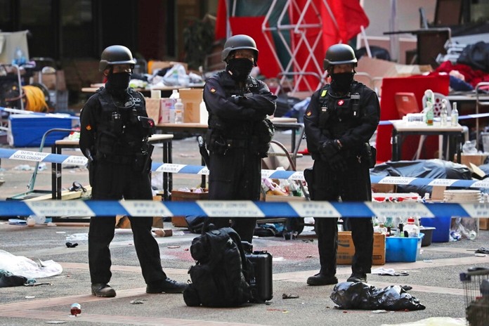 Bombă artizanală DEZAMORSATĂ în Hong Kong. Patru persoane au fost arestate!