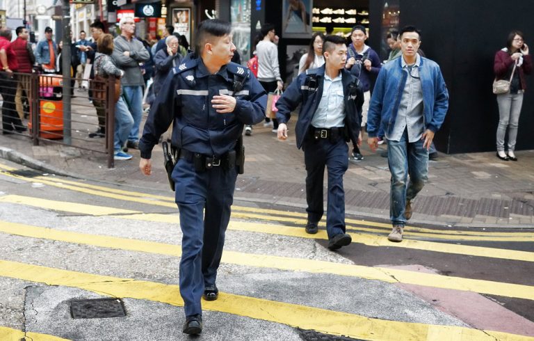 Trei parlamentari pro-democraţie din Hong Kong au fost arestaţi
