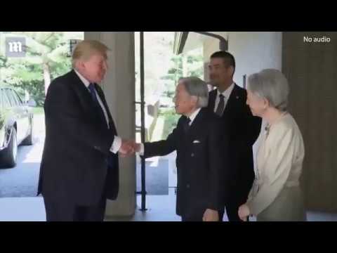 Trump a trecut testul protocolului cu împăratul Japoniei. NU a repetat greşeala făcută de Obama