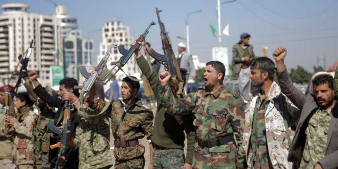 Rebelii houthi din Yemen susţin că au lovit cu o dronă un aeroport saudit