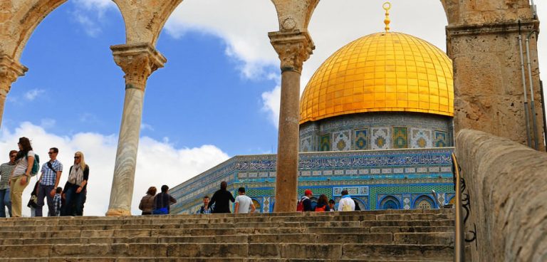 Ciocniri pe Esplanada Moscheilor din Ierusalim între palestinieni şi poliţişti israelieni – VIDEO