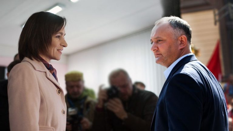 Igor Dodon şi Maia Sandu conduc în sondajele din R.Moldova, dar actualul preşedinte ar câştiga în turul secund