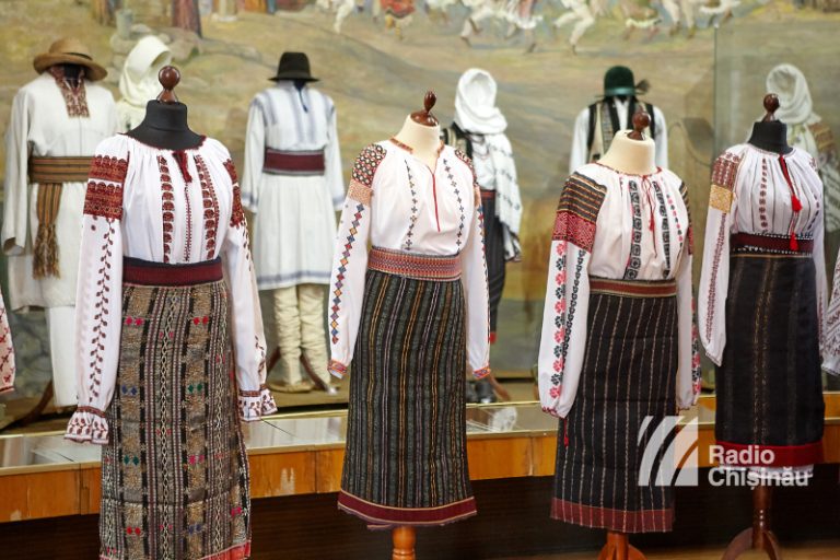 15 ii tradiționale realizate de femeile din R.Moldova, expuse la o galerie din Suedia