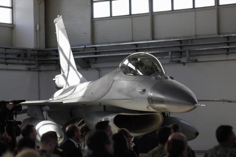 Danemarca amână cu șase luni livrarea avioanelor F-16 către Ucraina