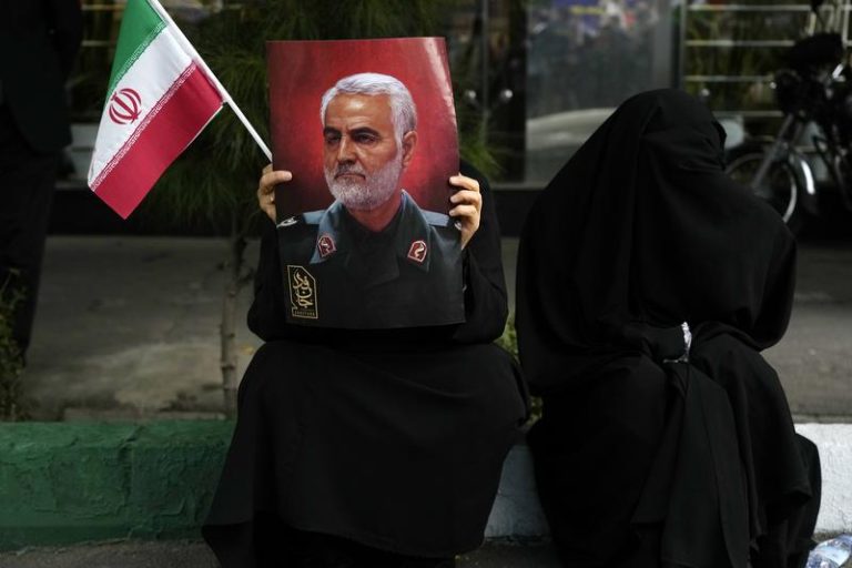 Iran: Masacru lângă mormântul lui Soleimani, la ceremonia care marca 4 ani de la asasinarea generalului. Două explozii au provocat cel puțin 50 de mor’i