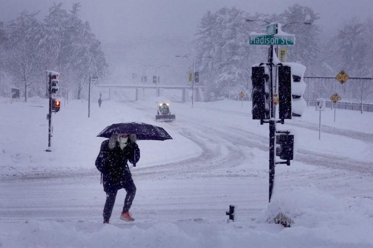 SUA, măturate de furtuni de zăpadă: peste 250.000 de persoane, rămase fără curent
