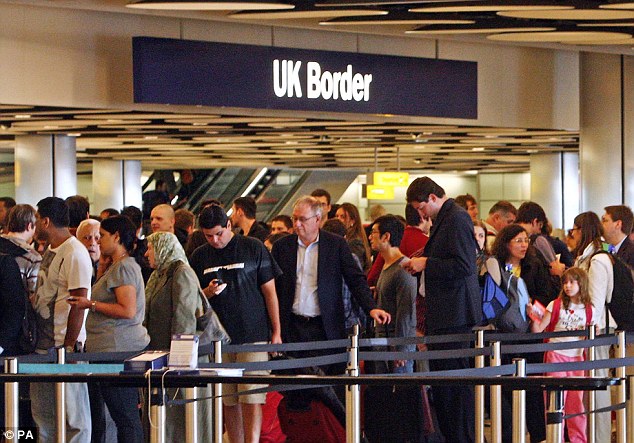 Regatul Unit a înregistrat o imigraţie record în 2022