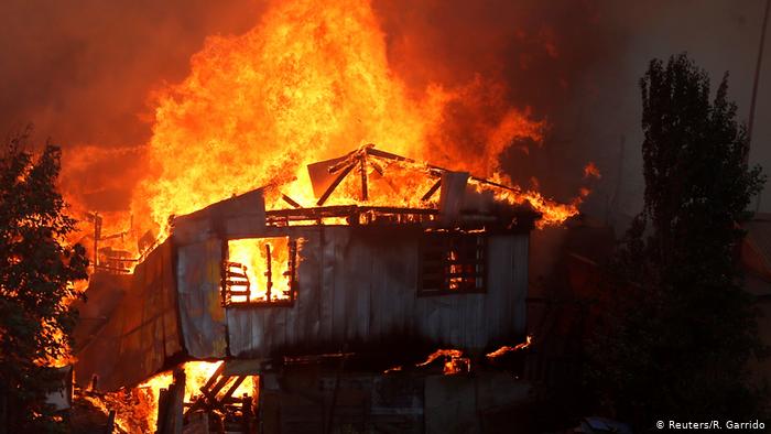 Cel puţin 245 de case au fost avariate în incediul care a afectat orașul chilian Valparaiso