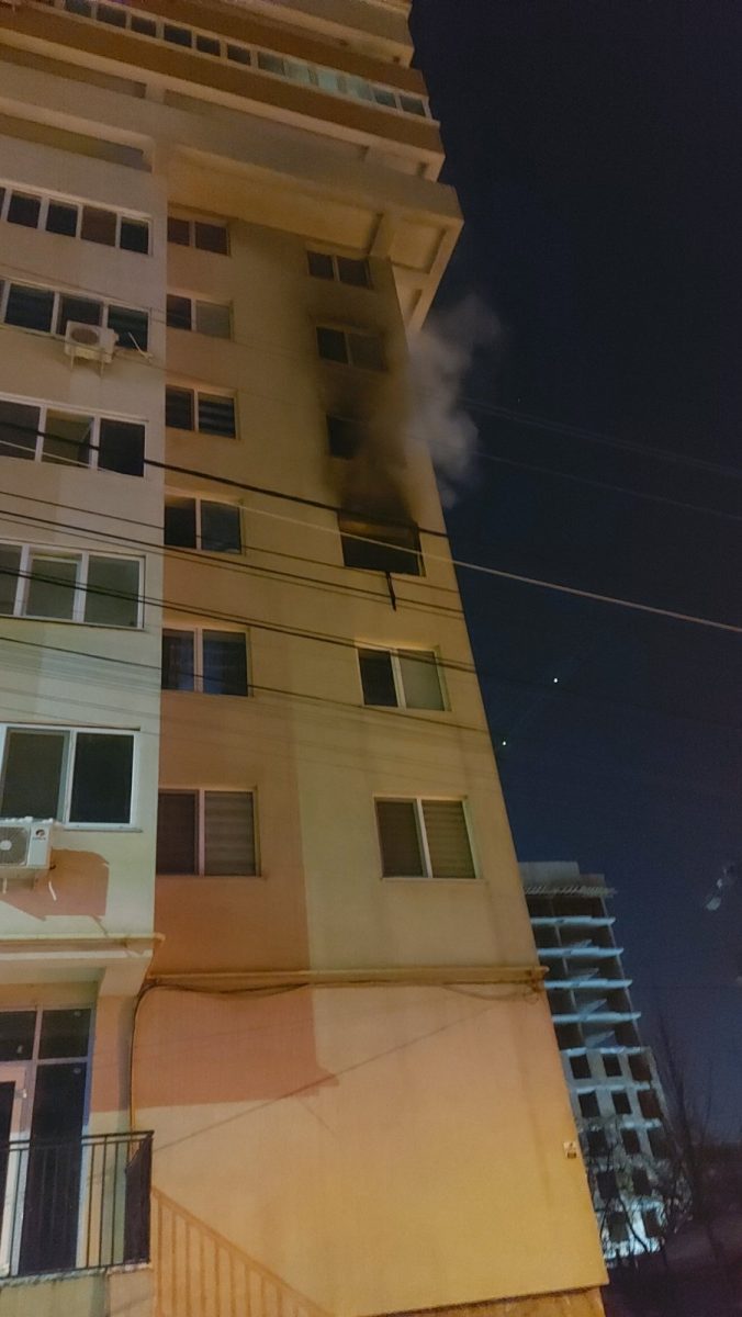 Incendiu în capitală! Zeci de persoane – evacuate