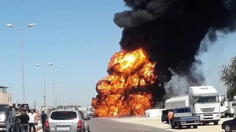 Incendiu uriaş în depozite ale companiei libiene de electricitate. Evacuare pe o rază de un kilometru la periferia Tripoli, în urma unei explozii