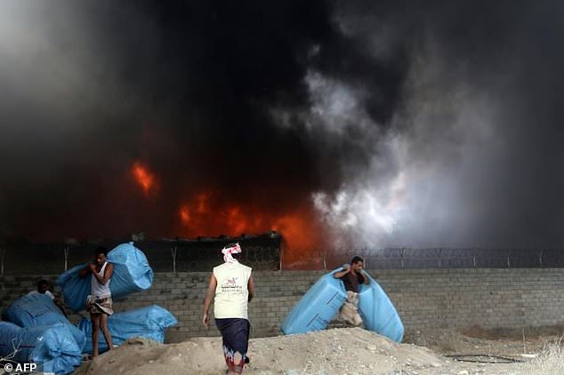Un atac cu drone împotriva Arabiei Saudite, în ziua unui avans major al rebelilor houthi în Yemen