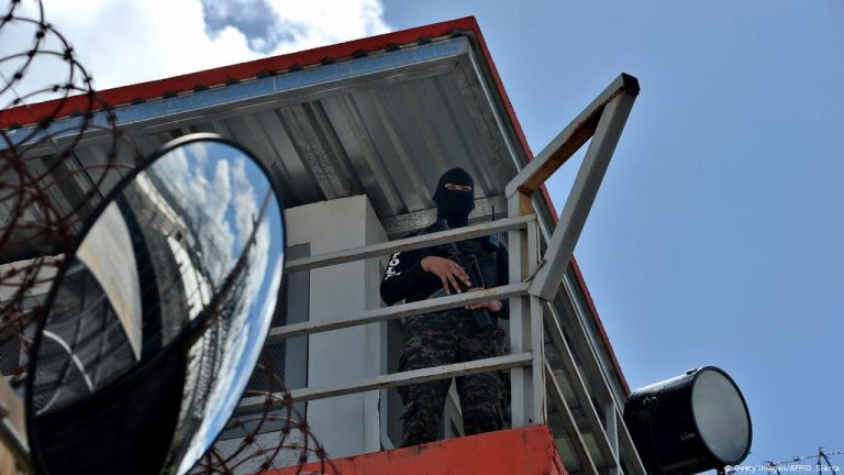 Evadare ca-n filme în Paraguay: 100 de deținuți extrem de periculoși au reuşit să scape printr-un tunel