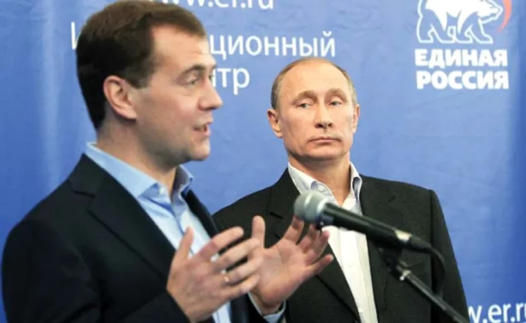 Medvedev ameninţă că Rusia își va folosi „triada nucleară” dacă va fi împinsă la graniţele recunoscute internaţional