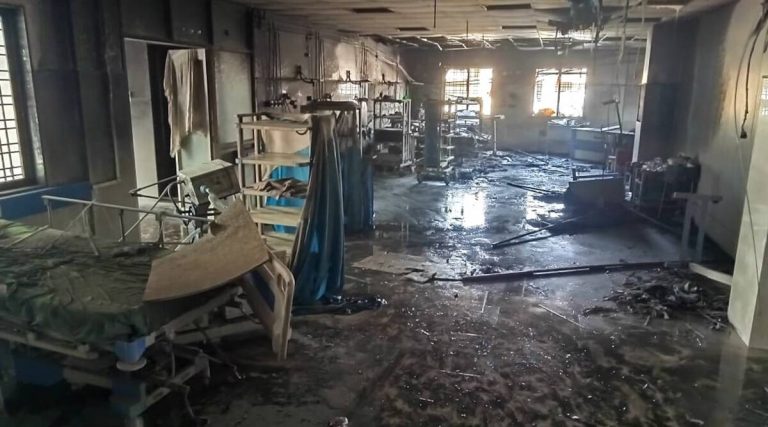 11 pacienți Covid au murit într-un incendiu izbucnit la terapia intensivă a unui spital din India