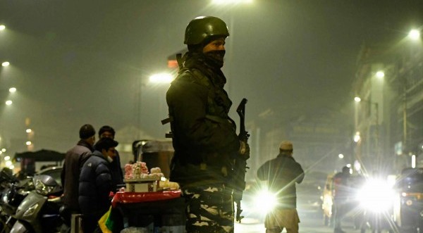Patru militari au fost împușcați mortal în cantina unei unități militare din India