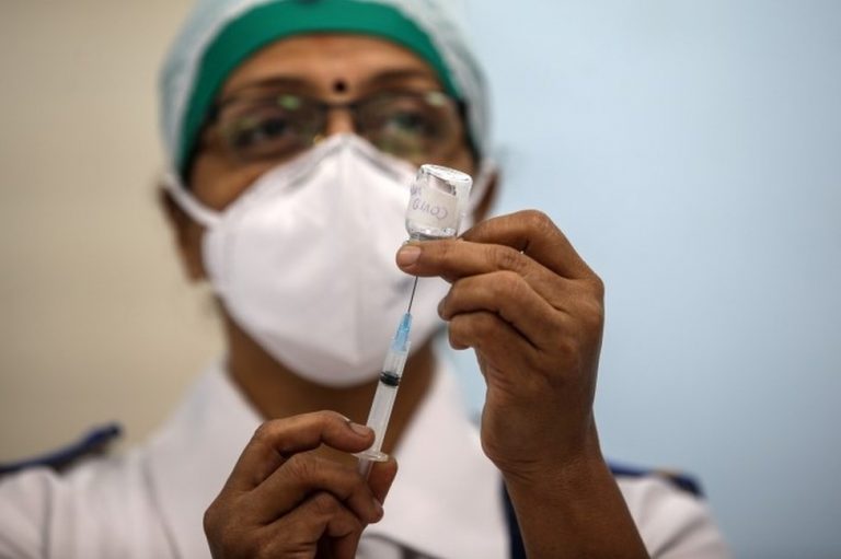 Numărul de vaccinări în India a scăzut brusc la doar o zi după ce atins recordul de 9 milioane