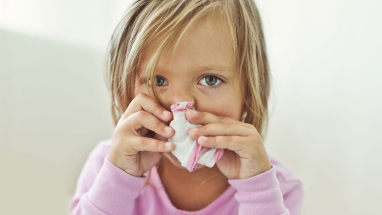 Peste 7.000 de cazuri de infecții respiratorii, majoritatea fiind la copii