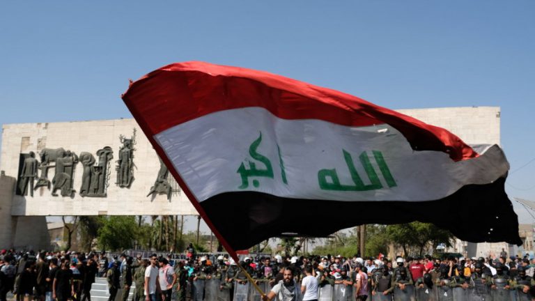 Mii de susţinători ai liderului şiit Moqtada al-Sadr au pătruns  în ‘zona verde’ din Bagdad pentru a doua oară într-o săptămână