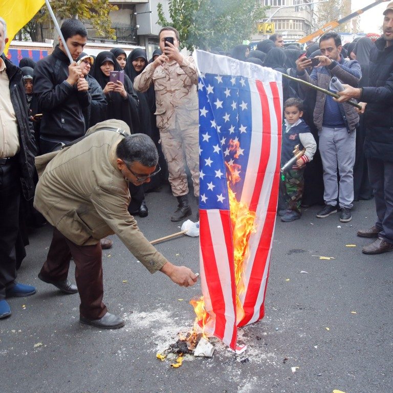 Iranul marchează 40 de ani de la ocuparea ambasadei SUA la Teheran prin arderea steagului american
