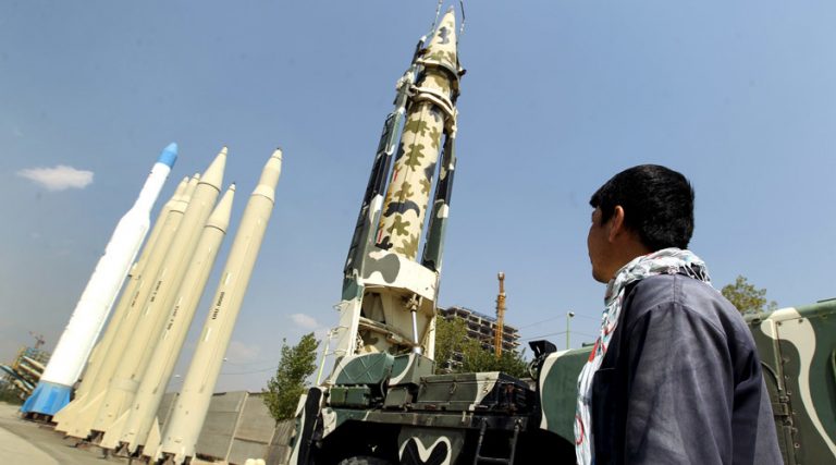 Iranul scoate un as din mânecă. Ultima rachetă balistică are o rază de acţiune de 2000 de km