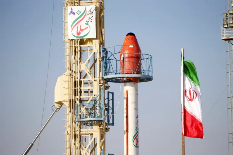 Iranul anunţă că a lansat cu succes o ‘capsulă de viaţă’ în spaţiu